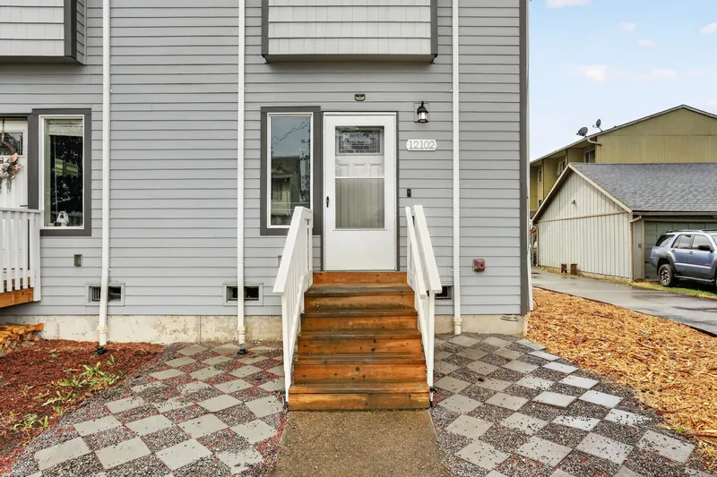 Photo 5 of 40 of Proud Ground home: 12102 SE Raymond St