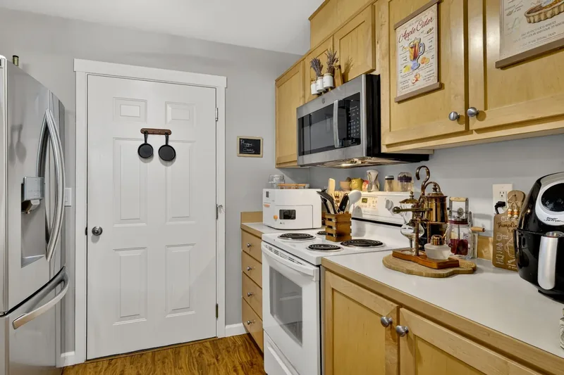 Photo 9 of 20 of Proud Ground home: 14830 SW Sandhill Loop #102