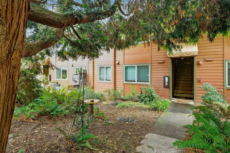 Photo 2 of 20 of Proud Ground home: 4653 NE Killingsworth Street #27