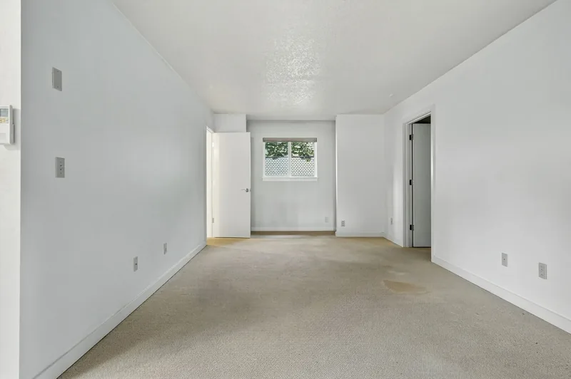 Photo 3 of 20 of Proud Ground home: 4653 NE Killingsworth Street #27