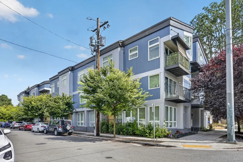 Photo 4 of 43 of Proud Ground home: 8120 N Interstate #204