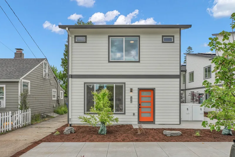 Photo 5 of 60 of Proud Ground home: Carlton Courtyard: 7 New Townhomes