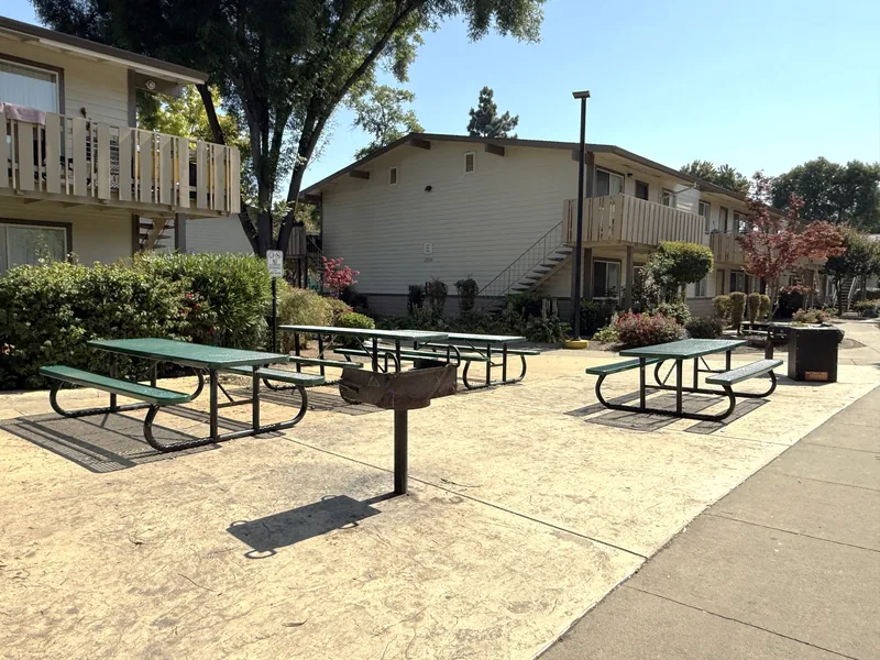 Photo 8 of 12 of Timberwood Apartments